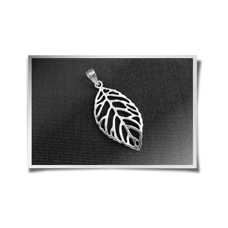 Veined Leaf Pendant